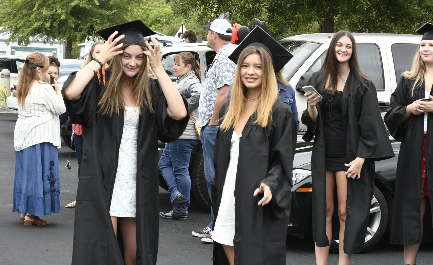 060520 SYVHS grad parade 24.jpg